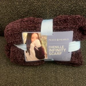 NWT 💎 Scarf-Infinity Reversible Beautiful